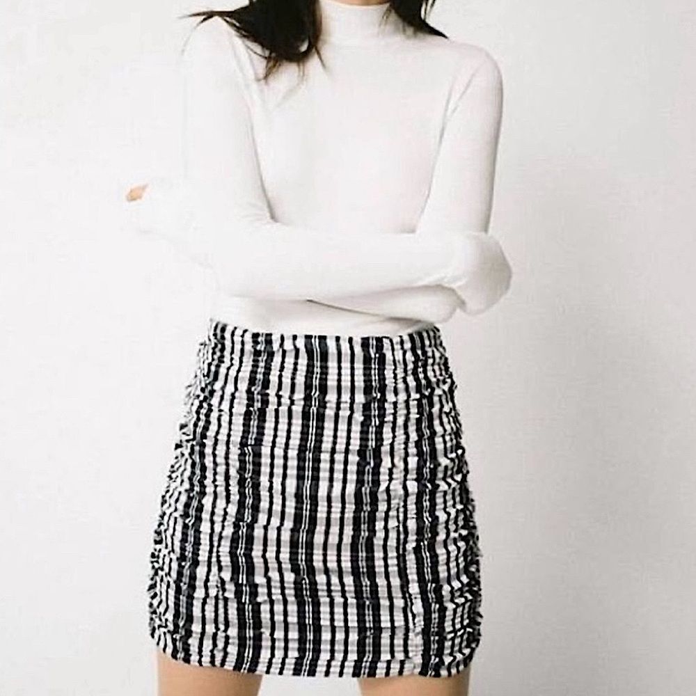 Zara Gingham Skirt Black & White Checker Ruched Mini Size M • BLOGGER FAVORITE •